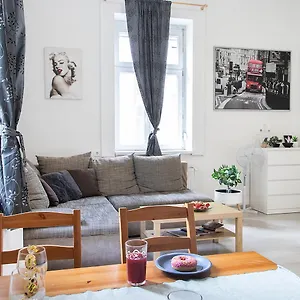 Dora Near Buda Castle With Parking! Apartamento Budapest